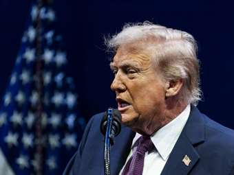 Με το Διεθνές Δίκαιο ή με τον Τραμπ;