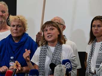 Γκρέτα Τούνμπεργκ: Η ιστορία δεν είναι για εμάς, αλλά για το ότι το Ισραήλ κλιμακώνει τη γενοκτονία και τη μαζική καταστροφή