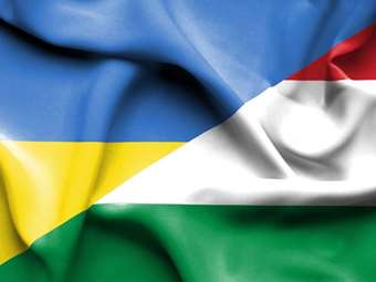 Οι ΥΠΕΞ Ουκρανίας και Ουγγαρίας θέλουν συνάντηση των ηγετών τους