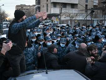 Αρμενία: Δεκάδες τραυματίες σε επεισοδιακή αντικυβερνητική διαδήλωση