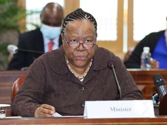 Η Νότια Αφρική δηλώνει πως δεν θα διακόψει τις σχέσεις της με τη Ρωσία λόγω απαίτησης τρίτων χωρών