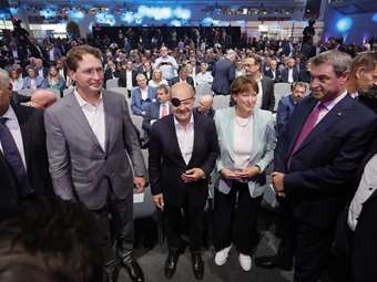 "Διαιρεμένη" βλέπουν τη Γερμανία οι 6 στους 10