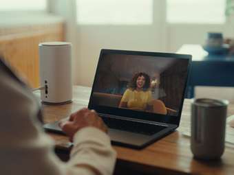 COSMOTE 5G WiFi: ταχύτητες έως 300Mbps με €35,90 τον μήνα και με δωρεάν εξοπλισμό