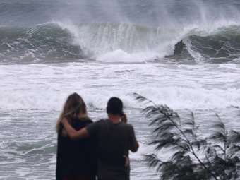 Πλησιάζει στις ακτές της Αυστραλίας ο κυκλώνας Άλφρεντ - Πάνω από 80.000 σπίτια χωρίς ρεύμα