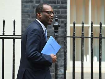 Βρετανία: Δεν θα είναι ξανά υποψήφιος βουλευτής ο τέως υπ. Οικονομικών Κουαρτένγκ