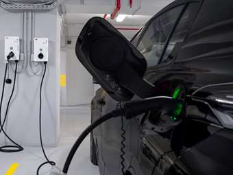 Ηλεκτρικά αυτοκίνητα και απολύσεις: Γιατί κάποιοι χάνουν την δουλειά τους