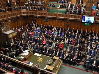 Βρετανία: Παραιτήθηκαν δύο αντιπρόεδροι των Τόρις αψήφησαν την κυβερνησή γραμμή στο σ/ν για τους αιτούντες άσυλο