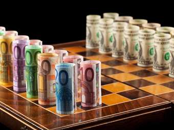 Το ευρώ ενισχύεται έναντι του δολαρίου και το δολάριο έναντι του γεν - Στο επίκεντρο οι πολιτικές εξελίξεις σε Ευρώπη, Ιαπωνία