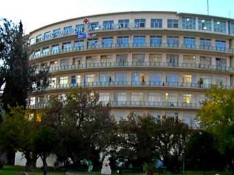 Στο ΚΑΤ μεταφέρθηκε 15χρονος που τραυματίστηκε στην Κάλυμνο μετά τη ρίψη εκρηκτικής ύλης