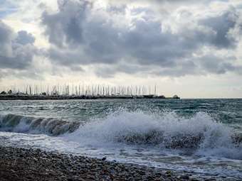 Θυελλώδεις άνεμοι έως και 9 μποφόρ - Περιορισμένο αριθμό κλήσεων δέχτηκε η Πυροσβεστική για την Αττική