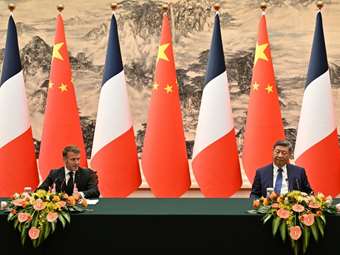 Ο Μακρόν απειλεί την Κίνα με δασμούς