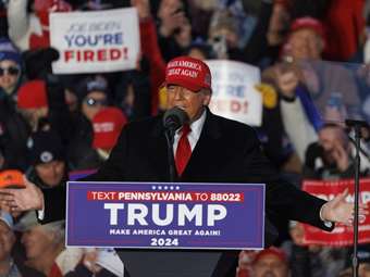 Ο Τραμπ στο εδώλιο ποινικού δικαστηρίου