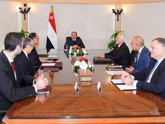 Συνάντηση του προέδρου της Αιγύπτου Αλ-Σίσι με τον πρόεδρο του Ομίλου Κοπελούζου