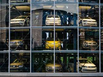 Volkswagen: Μείωση 7% στις πωλήσεις το 2022, σε χαμηλά 11 ετών, παρά το "γκάζι" στο δεύτερο τρίμηνο