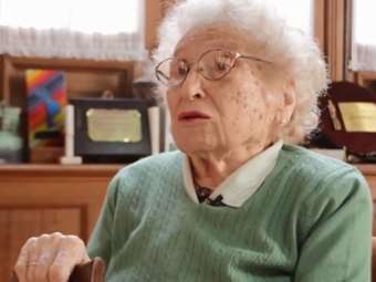 Αργεντινή: Η Ρόσα Ροϊσινμπλίτ, εμβληματική Γιαγιά της Πλατείας Μαΐου, πεθαίνει στα 106 της χρόνια