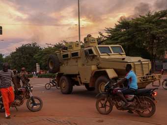 Μπουρκίνα Φάσο: Δεκάδες στρατιώτες και πολίτες σκοτώθηκαν σε επίθεση τζιχαντιστών στην Ντιαπαγκά