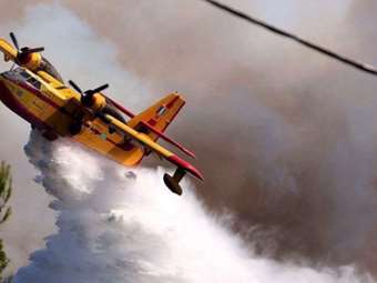 Μεγάλη φωτιά στον Πισσώνα, κοντά στα Ψαχνά Εύβοια – Στη μάχη και εναέρια μέσα