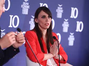 Β. Χαραλαμπογιάννη: Έρχεται νέο εκπαιδευτικό πρόγραμμα AI για 10.000 δημόσιους υπαλλήλους