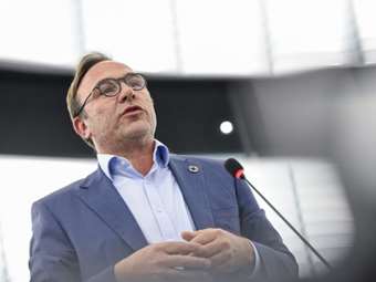 Στην ευρωομάδα των Πρασίνων προσχώρησε ο Πέτρος Κόκκαλης