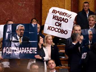 Σερβία: Σε κλίμα έντασης η συνεδρίαση της βουλής για το θέμα του Κοσόβου