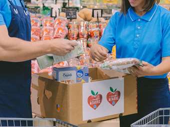 Η ΑΒ Βασιλόπουλος φέρνει τα "Τρόφιμα Αγάπης" σε κάθε γειτονιά της Ελλάδας