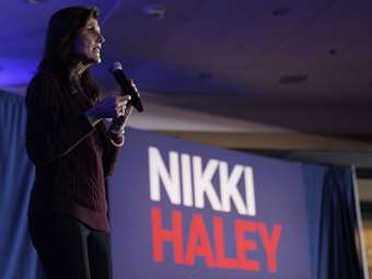 Αποσύρεται η Νίκι Χέιλι από την κούρσα για το χρίσμα των Ρεπουμπλικάνων