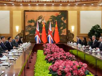 Στάρμερ και Σι συζήτησαν για τους δασμούς, τα ταξίδια χωρίς βίζα ενώ αναφέρθηκαν στην κράτηση του Τζίμι Λάι