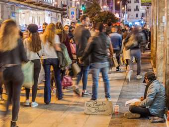 Το 6,8% του πληθυσμού της ΕΕ αντιμετώπισε σοβαρή υλική και κοινωνική στέρηση