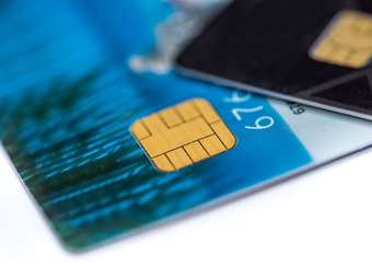 Ερχεται η προπληρωμένη κάρτα επιδομάτων – Τι πρέπει να κάνουν 1 εκατ. δικαιούχοι