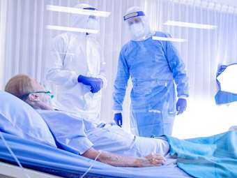 Υποστελέχωση, κακές συνθήκες και χαμηλές αμοιβές θα συνεχίσουν να επιτείνουν το πρόβλημα της έλλειψης παθολόγων στα δημόσια νοσοκομεία