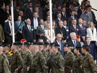 Η Γερμανία αναπτύσσει για πρώτη φορά μετά το 1945 μόνιμο στρατό εκτός συνόρων, με το βλέμμα στη ρωσική επιθετικότητα