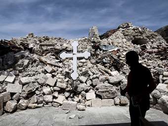 Η ΕΕ στέλνει προεκλογικώς 400 εκατ. ευρώ στον Ερντογάν για τις προσπάθειες ανικοδόμησης των σεισμόπληκτων περιοχών