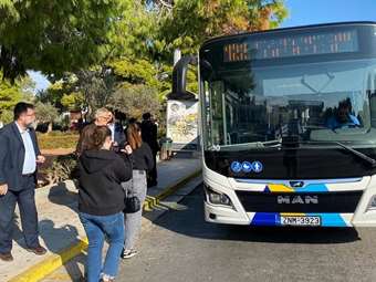 Β. Οικονόμου: 20 νέα 18μετρα αρθρωτά Λεωφορεία στις περιαστικές γραμμές της ΝΑ Αττικής