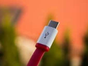 EU Directive on common charger for all electronic devices now in effect, EuroMP Tsiodras says