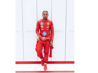 Ο Lewis Hamilton φόρεσε τα κόκκινα της Ferrari-πρώτη εικόνα