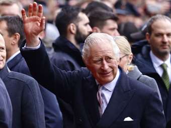 Mirror: Χειρότερη του αναμενόμενου η υγεία του Καρόλου - Σχέδια για τη διαδοχή του