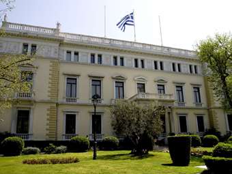 Ξεκίνησαν οι επετειακές εκδηλώσεις στον κήπο του Προεδρικού Μεγάρου για τα 50 χρόνια από την αποκατάσταση της Δημοκρατίας