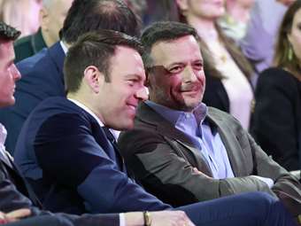 Ασύμμετρες εξελίξεις: "Παρών" Δούκα στο ΠΑΣΟΚ - "Bραχνάς" Κασσελάκη σε ΣΥΡΙΖΑ