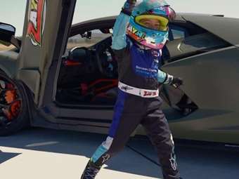 5χρονο παιδί οδηγεί Lamborghini Revuelto με 312 km/h (video)