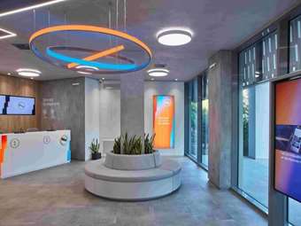 ΔΕΗ: Με τρία καταστήματα στην Αττική ενισχύεται το δίκτυο νέων καταστημάτων