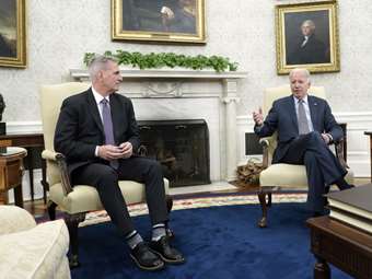 ΗΠΑ: Συνομιλία Μπάιντεν-Μακάρθι για την "οριστικοποίηση" της συμφωνίας ορίου χρέους