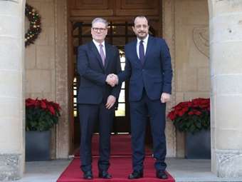 Συνεργασία Κύπρου-Βρετανίας για την πάταξη των διαδρόμων παράνομου ρωσικού χρήματος