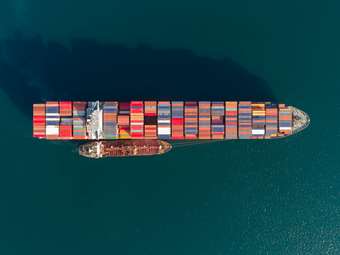 Μεγάλα deals από Έλληνες εφοπλιστές στα φορτηγά πλοία