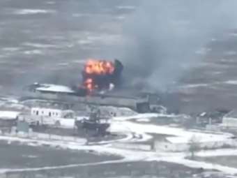 Ο ρωσικός στρατός άφησε "ξεκλείδωτες" τις αποθήκες και τα ουκρανικά drones δεν έχασαν την ευκαιρία