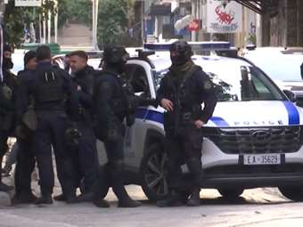 Μεγάλη επιχείρηση της ΕΛΑΣ σε υπό κατάληψη κτήριο στα Εξάρχεια - Προχώρησε σε προσαγωγές