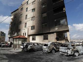 Ισραηλινοί έποικοι πυρπόλησαν αυτοκίνητα και σπίτια Παλαιστινίων στο χωριό Μπρούκιν της Δυτικής Όχθης