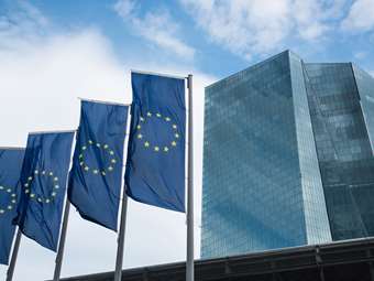 Makhlouf (ΕΚΤ): Η αποπληθωριστική διαδικασία αντιμετωπίζει κινδύνους