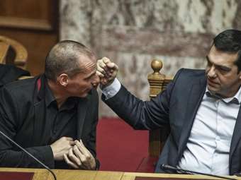 Βαρουφάκης για Τσίπρα: Θέλει να παρουσιάσει την ενοχή του ως αφέλεια – Προσχώρησε στο μπλοκ των Τροϊκανών κάνοντας το "όχι", "ναι"