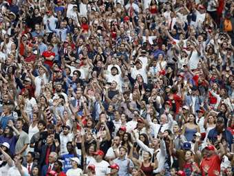 Χιλιάδες υποστηρικτές του Τσάρλι Κερκ στο State Farm Stadium για το τελευταίο αντίο