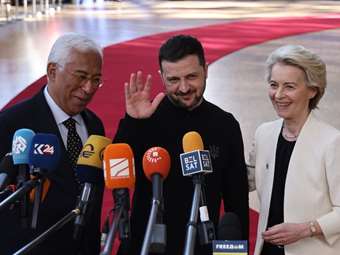 Politico: Οι Ευρωπαίοι ετοιμάζουν ισχυρό οικονομικό στήριγμα στον Ζελένσκι με ρωσικό χρήμα, υπό τον φόβο αντιουκρανικής συμφωνίας Τραμπ - Πούτιν